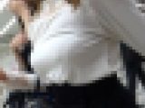 衝撃的な乳首ボッチな揺れ美女