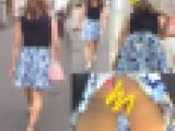 綺麗なお姉さんのTバックを逆さ撮り