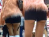 ショートパンツでハミ尻が魅力な美女⑤