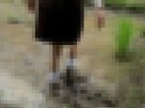 白い靴下が土で汚れるフェチ動画f908
