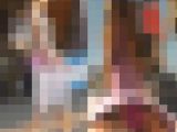 【逆さ撮り！】夕日に照らされた眩しいくらい喰い込んだ美脚お姉さんのパンツを盗撮！！