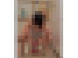 鏡で自分の女性器を見ながらお漏らしするエロ女子