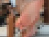 【フルHD動画】ファミレス勉強女子のクロックス脱ぎ足裏