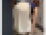 《実はTバックなんです！その姿は近づけば近づく程ハッキリ浮かび上がる》