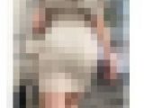 《パッツパツ過ぎて歩きにくそう！タイトでミニ丈のスカートで美巨尻を強調する美人OL》