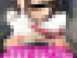 【痴触】満員電車で知らないおじさんと密着ハグして無垢な手に精子をかけられる